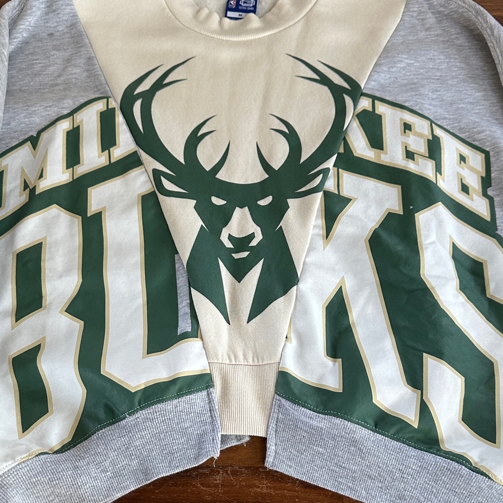 Milwaukee Bucks Crew Neck Sweatshirt